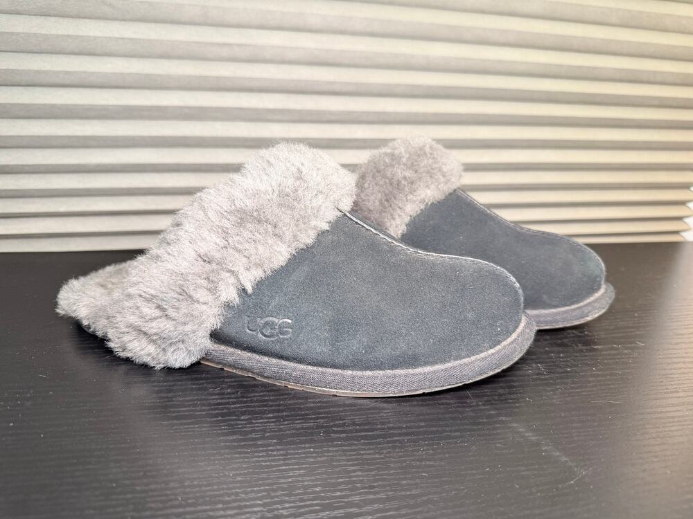 UGG Scuffette II Slippers Black Shearling Suede Slip On Women’s 7 Comfy Slides